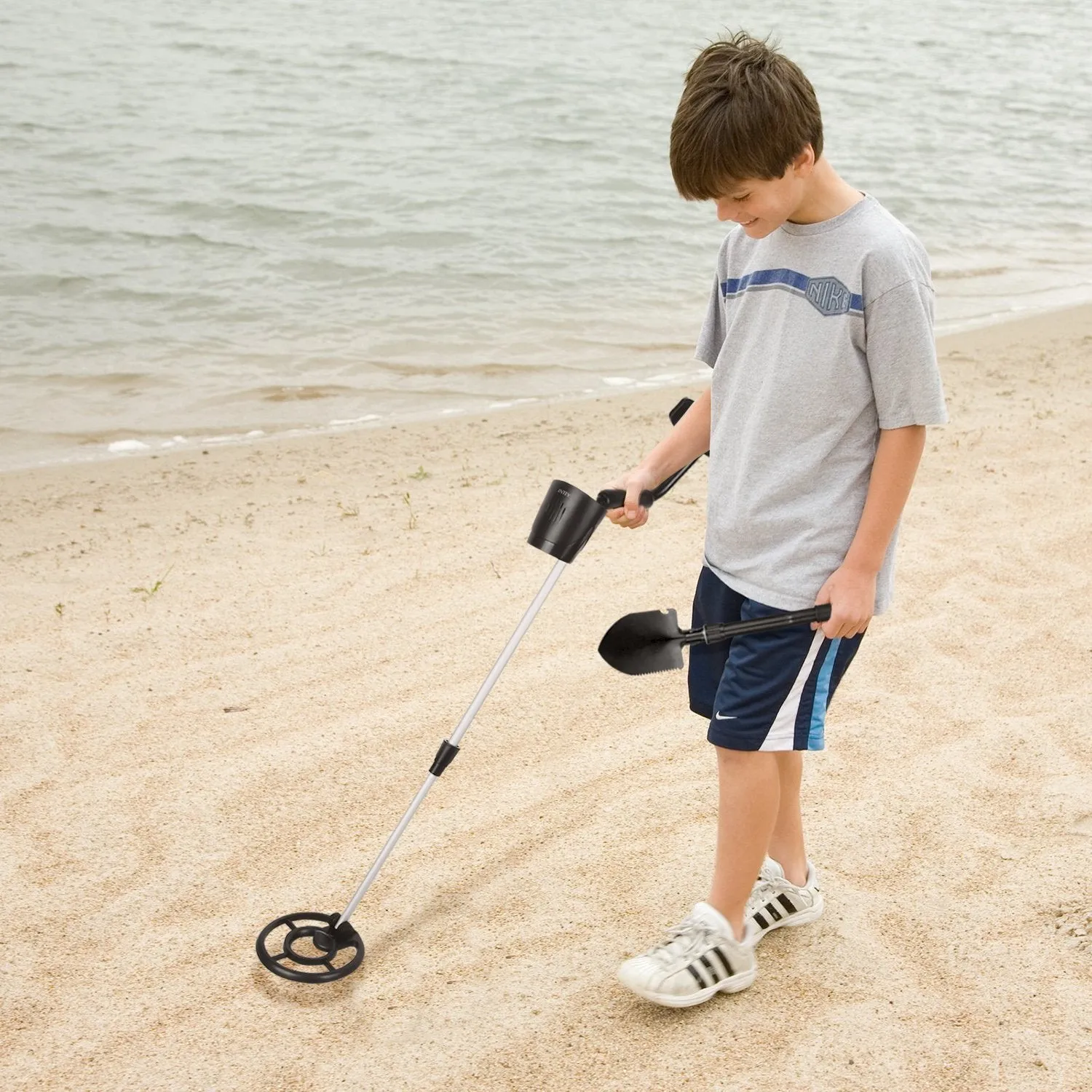 INTEY Metal Detector with LCD Showing Detecting Depth and High-accuracy Discrimination in Oxford Carry Bag (With Multi-function folding shovel)