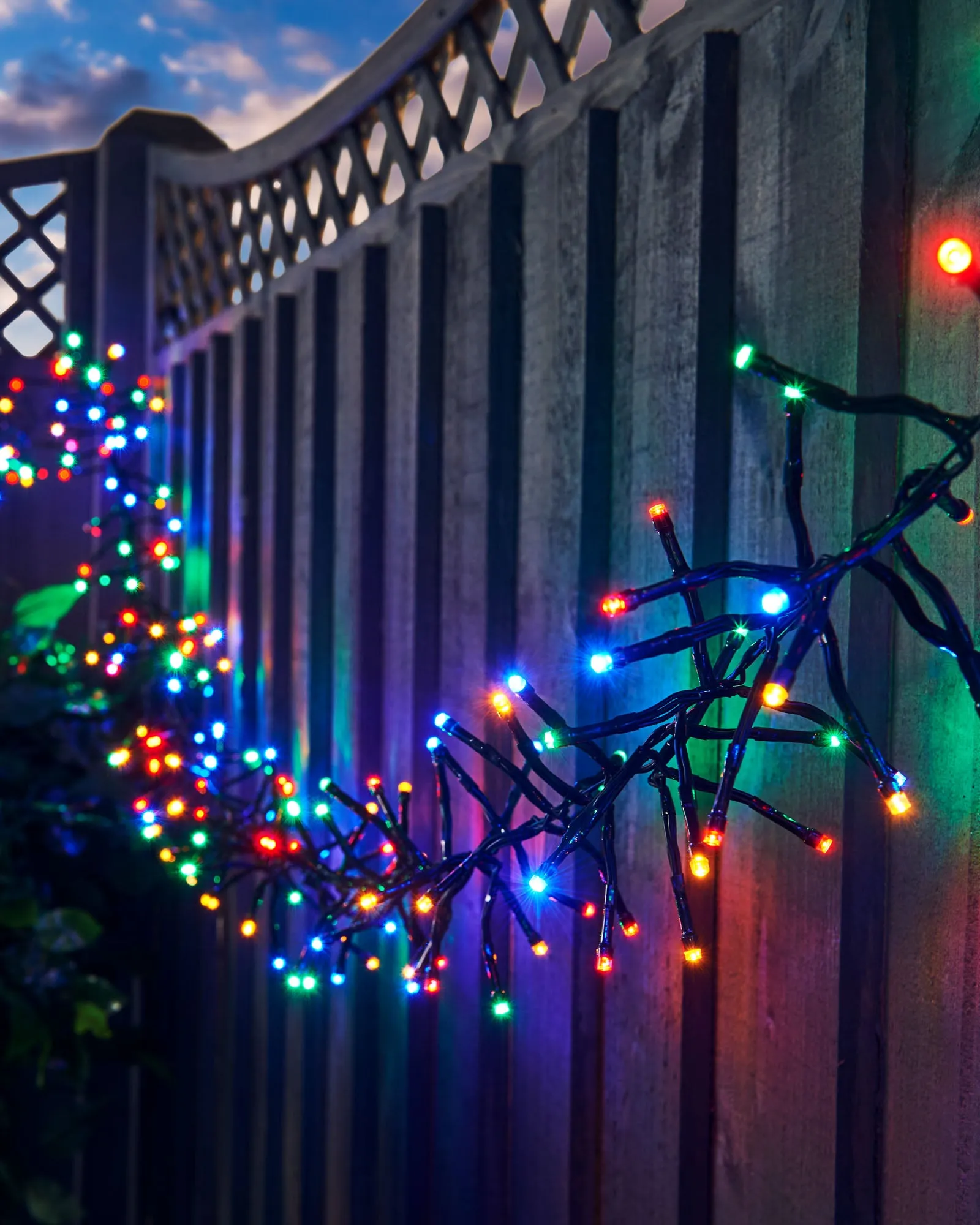 Outdoor Cluster Multi-Function 900 LED Light String, Multi Colour